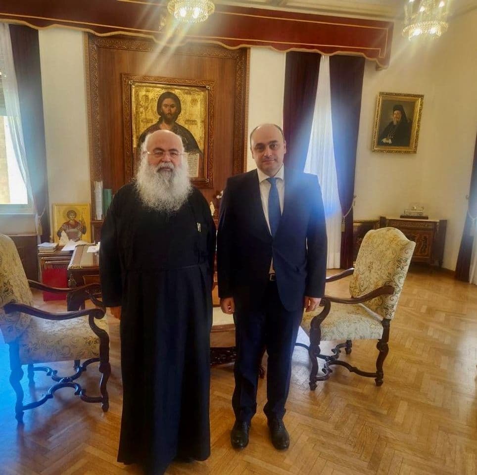 კვიპროსის რესპუბლიკაში საქართველოს საგანგებო და სრულუფლებიანი ელჩი კონსტანტინე ქვაჩაკიძე მის უნეტარესობას, ახალი იუსტინიანესა და სრულიად კვიპროსის ეკლესიის მეთაურს, მთავარეპისკოპოს გიორგის შეხვდა
