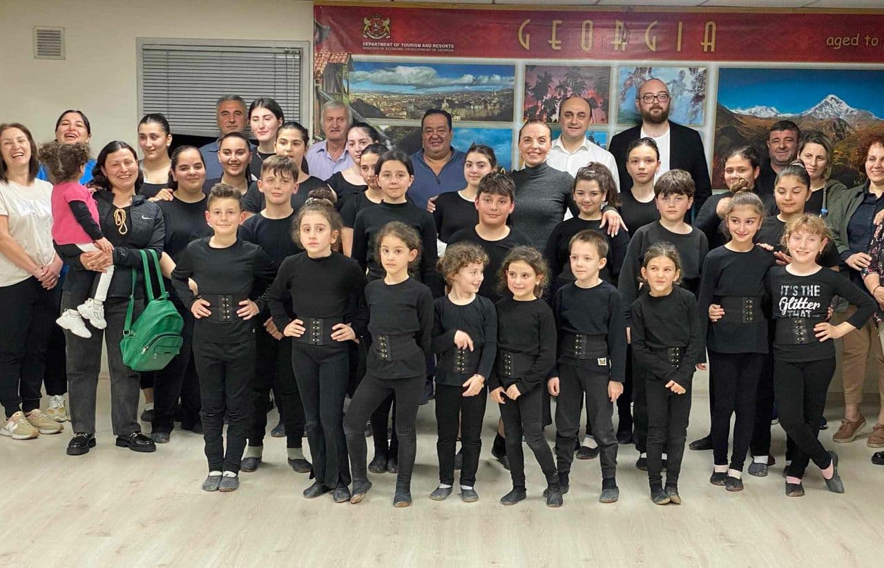 კვიპროსის რესპუბლიკაში საქართველოს ელჩი კონსტანტინე ქვაჩაკიძე, ქ.ნიქოზიაში არსებული ქართული საბავშვო საცეკვაო ანსამბლის “იმედი” რეპეტიციას დაესწრო. 